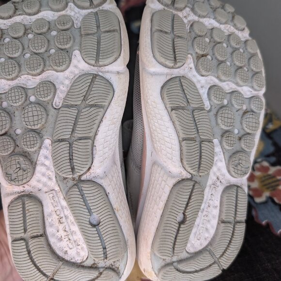 Under Armour shoes - Picture 5 of 6